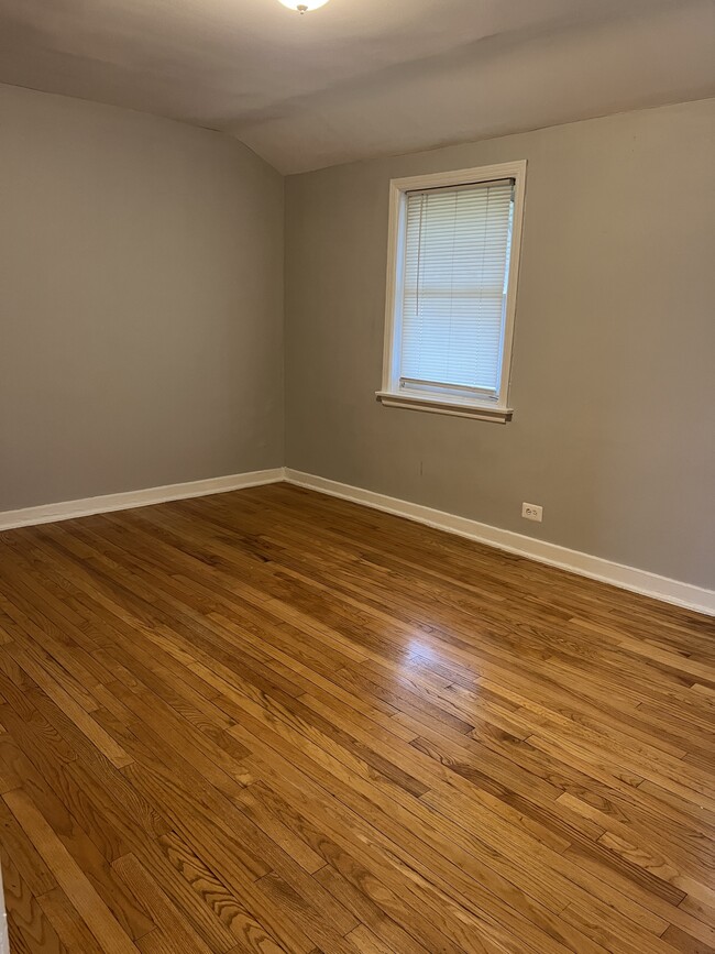 Building Photo - 9819 S Clyde Ave