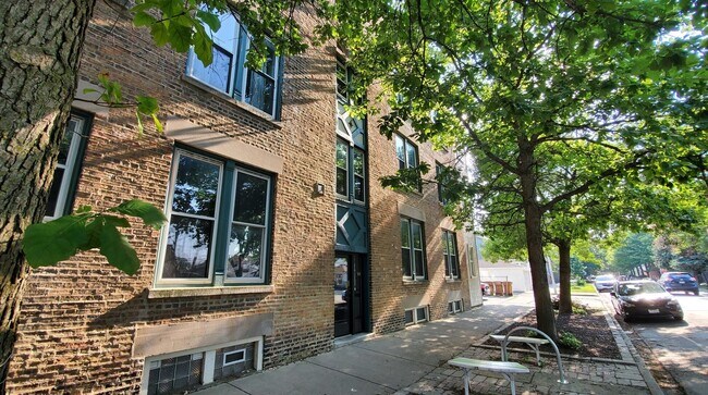 Building Photo - 2611 W George St