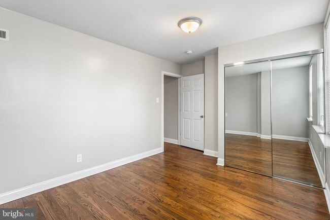 Building Photo - 518 S 56th St