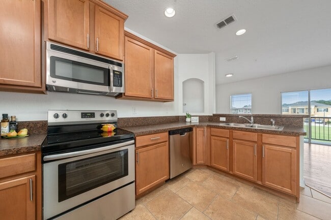 Building Photo - Elegant 2 bedrooms/2 bath condo located in St. Cloud with 1-Car garage