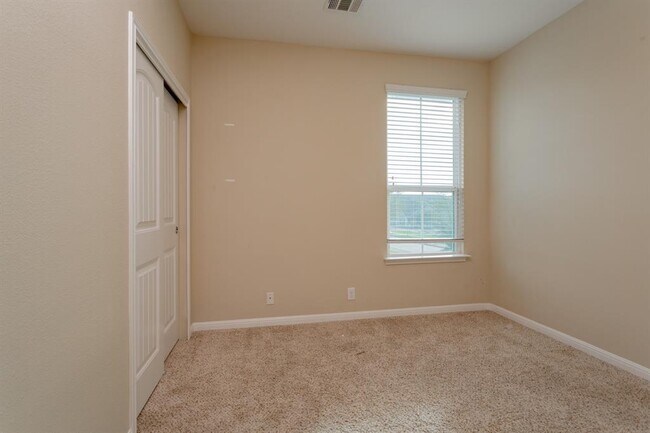 Building Photo - 13400 Briarwick Dr