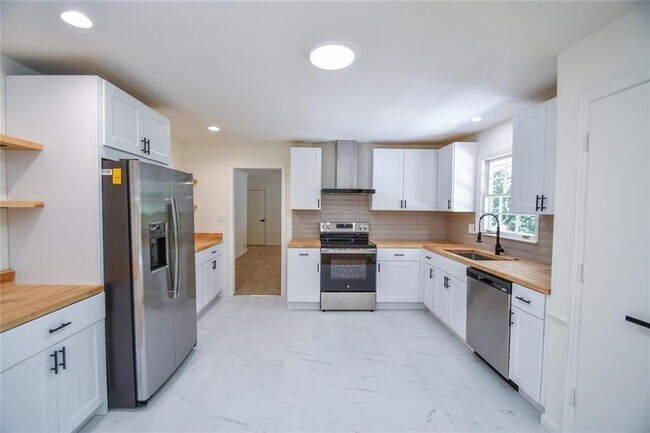 Building Photo - 17040 Birmingham Rd