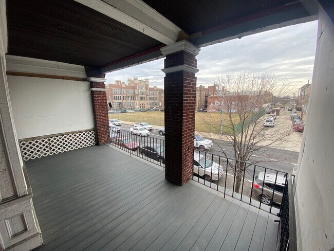 Primary Photo - 4823 Walnut St