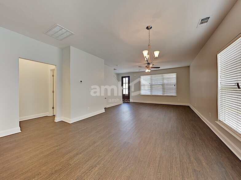 Building Photo - 5512 Central Grove Sq