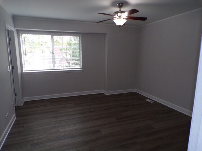 Building Photo - 13 Redbud Ct