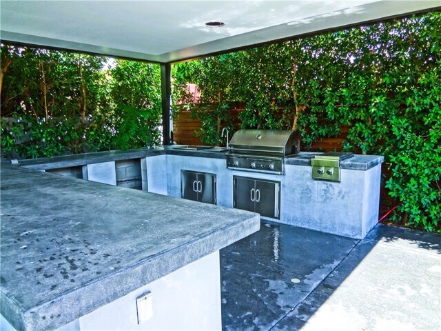 Building Photo - 22135 Vanowen St