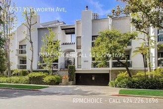 Building Photo - 10933 Wellworth Ave