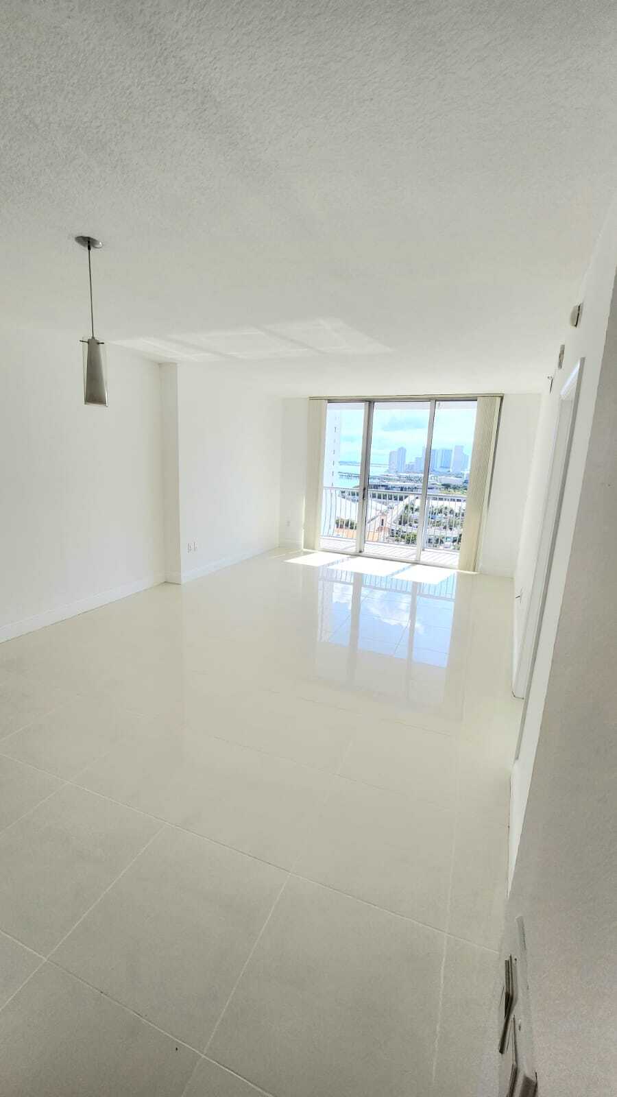 Building Photo - 1750 N Bayshore Dr