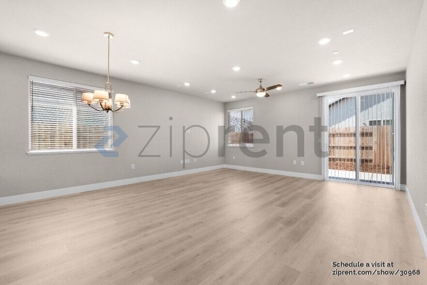 Building Photo - Unit