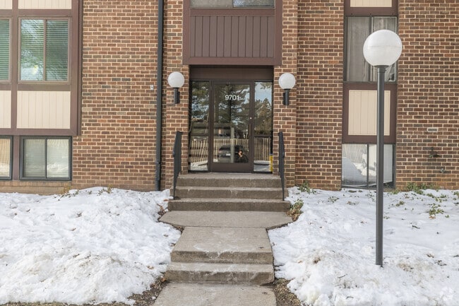 Building Photo - Hawthorne Village Condominiums