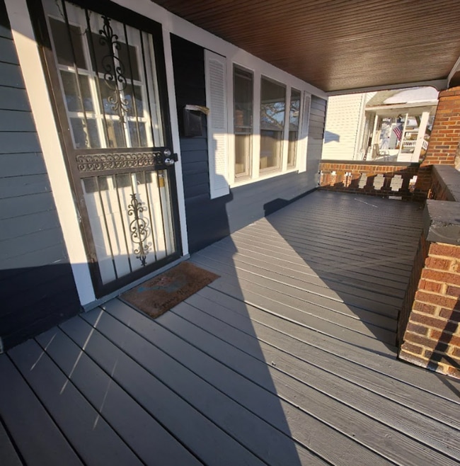 Building Photo - Single Family Home 3 beds 2 bath Available Now!