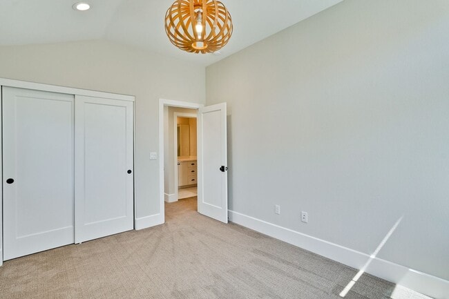 Building Photo - Modern Living in the Heart of Downtown Cam...