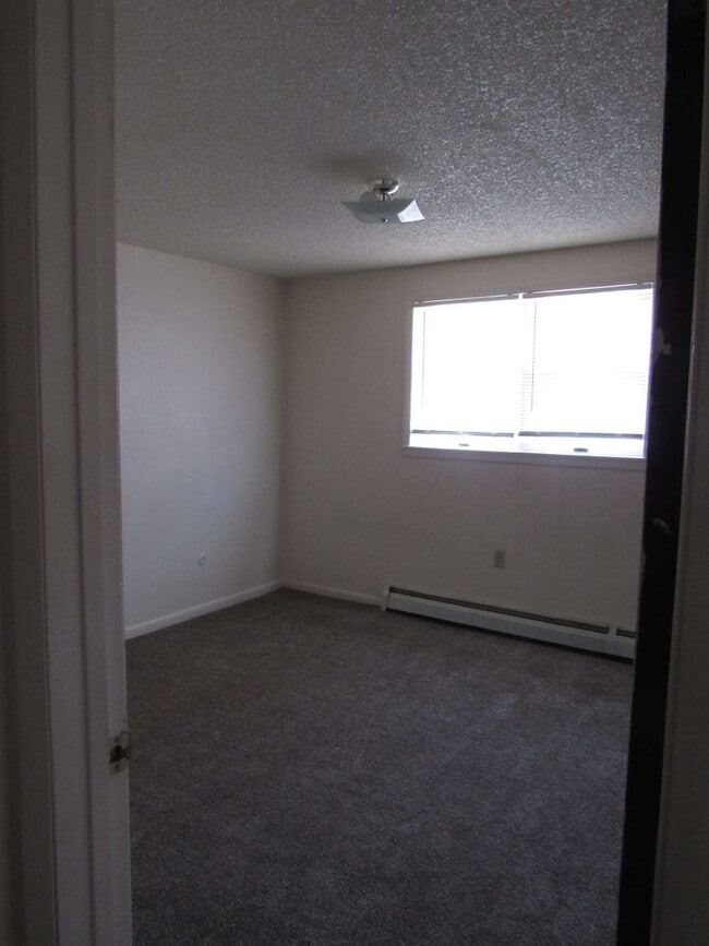 Building Photo - Affordable 2 Bedroom Apartment