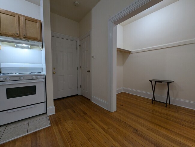Building Photo - 2737 N Spaulding Ave