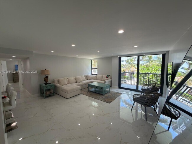 Building Photo - 1800 Collins Ave