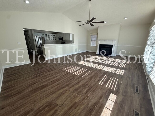 Building Photo - Spacious 3BR Home with Vaulted Ceilings, Gas Logs & Two Car Garage in Winston-Salem