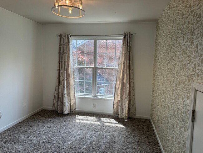 Building Photo - Brentwood 4BR Home