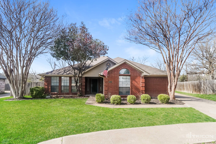 Primary Photo - 653 Edgewood Dr