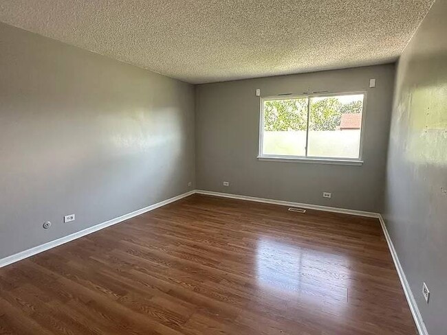 Building Photo - 1741 Bell Dr