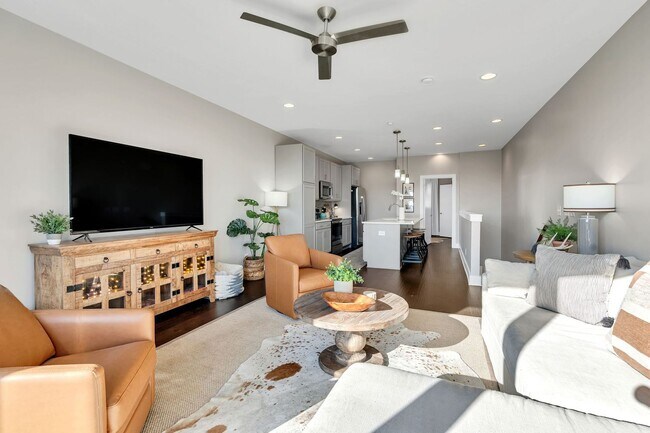 Building Photo - Nashville Skyline Retreat