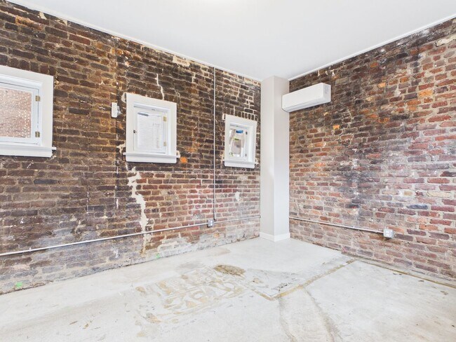 Building Photo - 7 E Franklin St