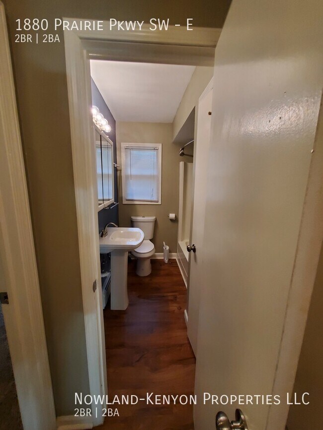 Building Photo - 1880 Prairie Pkwy SW - E- 2 beds, 1 full bath