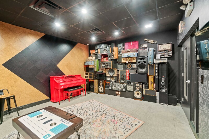 Building Photo - 1215 S Michigan Ave