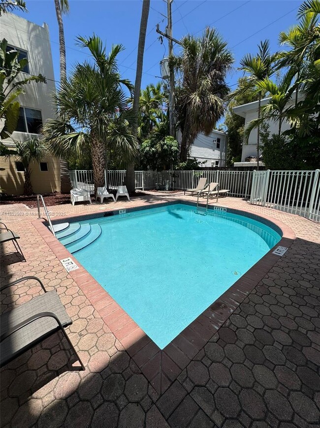 Building Photo - 10085 Bay Harbor Terrace