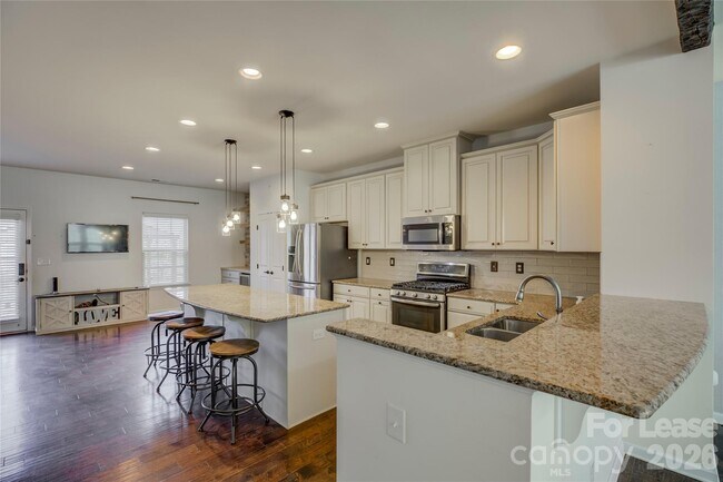 Building Photo - 1731 Evergreen Dr