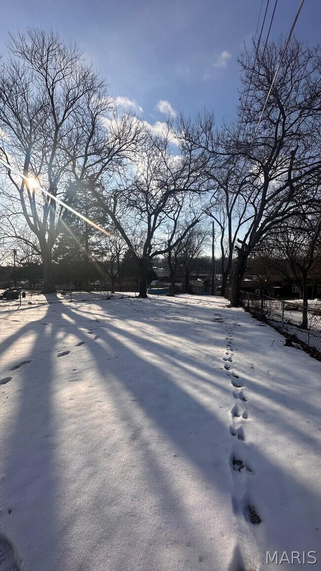 Building Photo - 3437 Elmhurst Dr