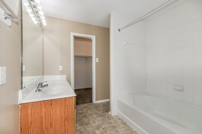 Building Photo - 3606 Waterport Ln