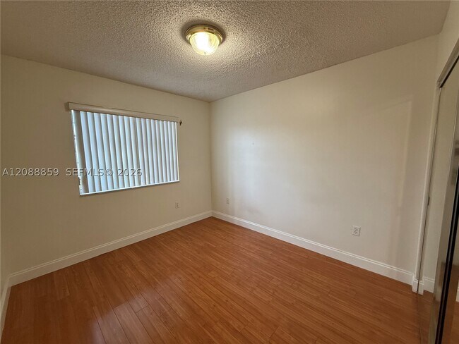Building Photo - 3559 W 71st Terrace