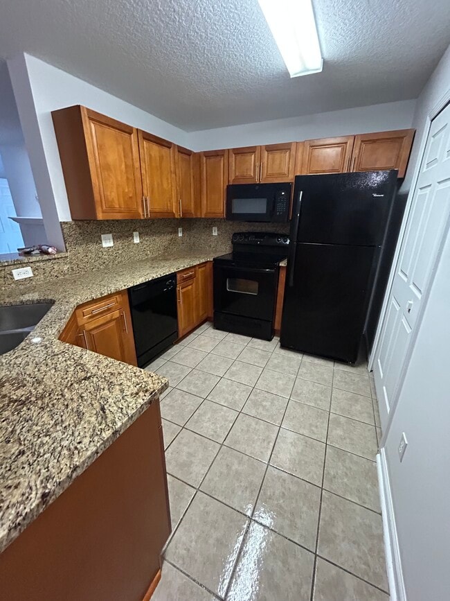 Building Photo - 13715 Richmond Park Dr N