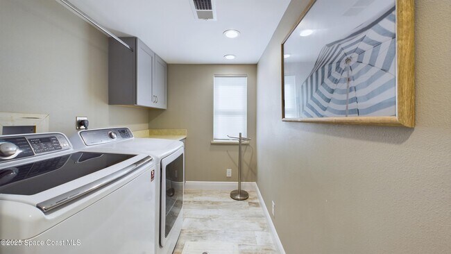 Building Photo - 995 N Hwy A1A
