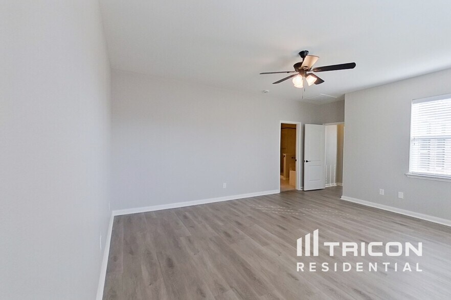 Building Photo - 616 Meadow Springs Dr