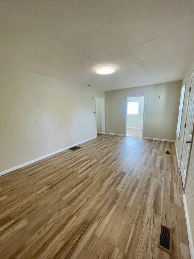 Building Photo - Swope - 407-409