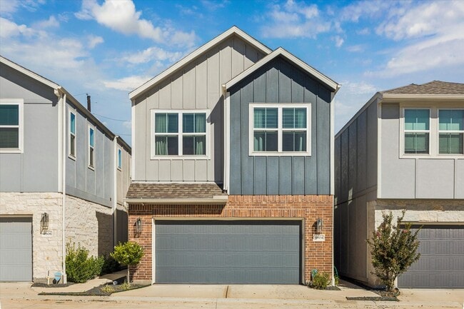 Building Photo - 9804 Rugged Oaks Dr