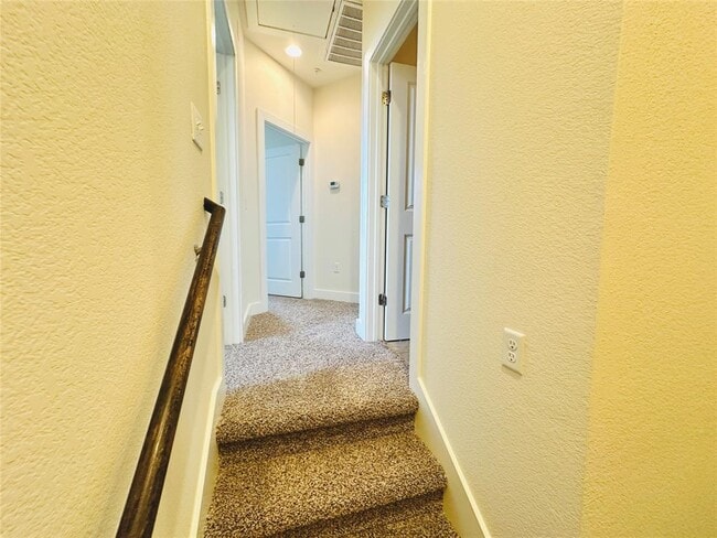 Building Photo - 2216 Creekside Ln
