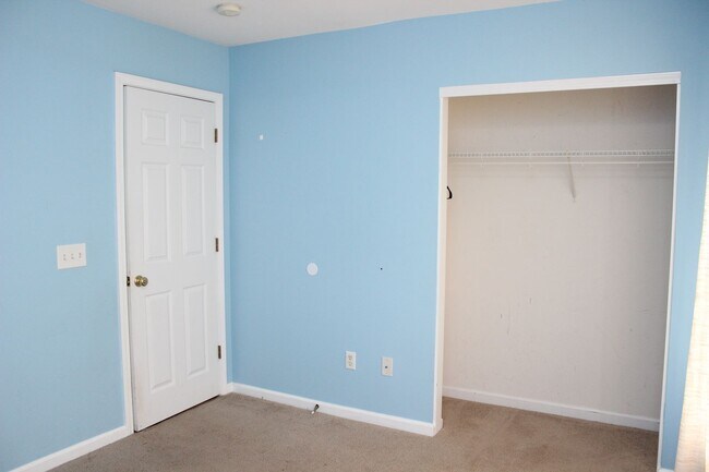 Building Photo - Ranch Home w/ Privacy Fence