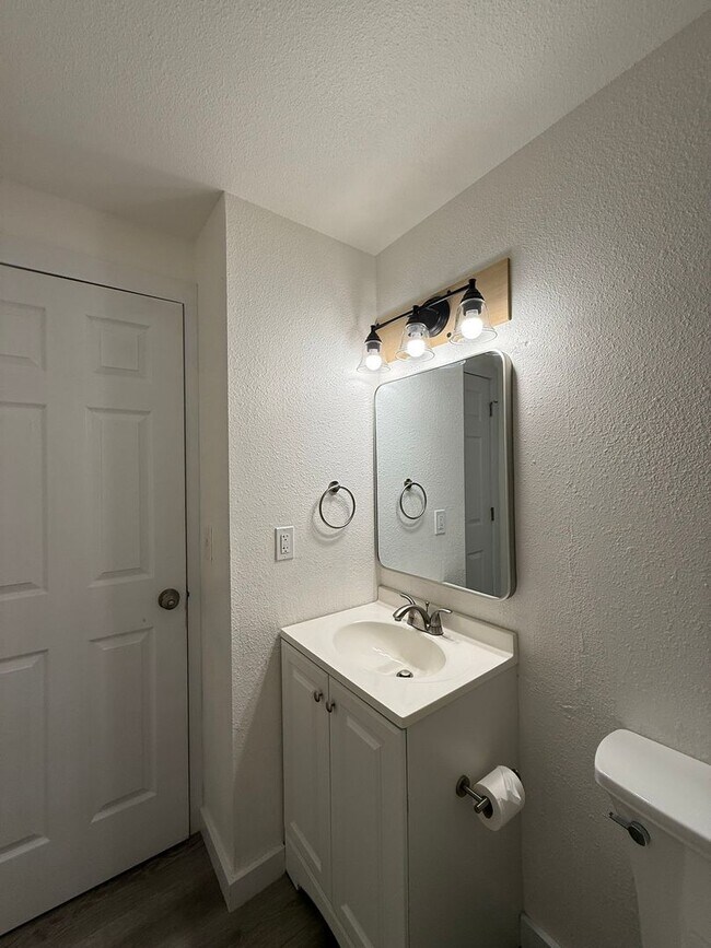 Building Photo - Weber - Seaside