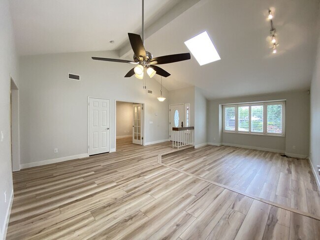 Building Photo - 2620 El Aguila Ln