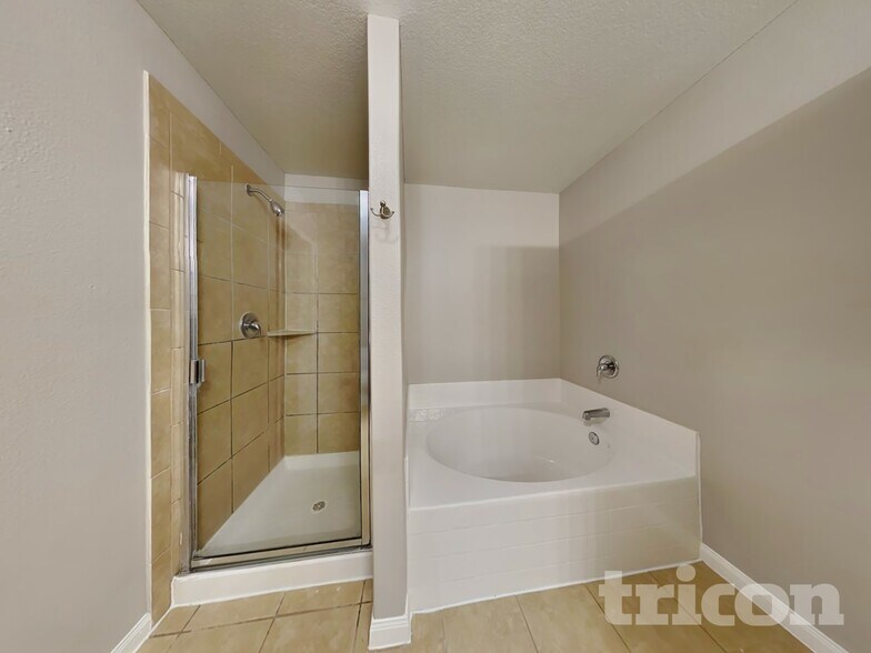Building Photo - 329 Shoshone Ridge Dr