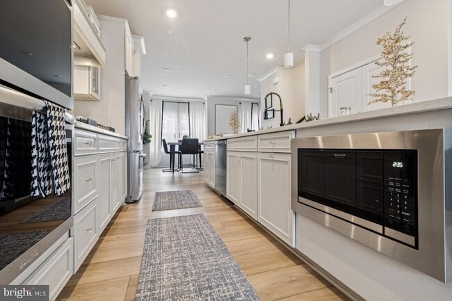 Building Photo - 10939 Drummond Pl