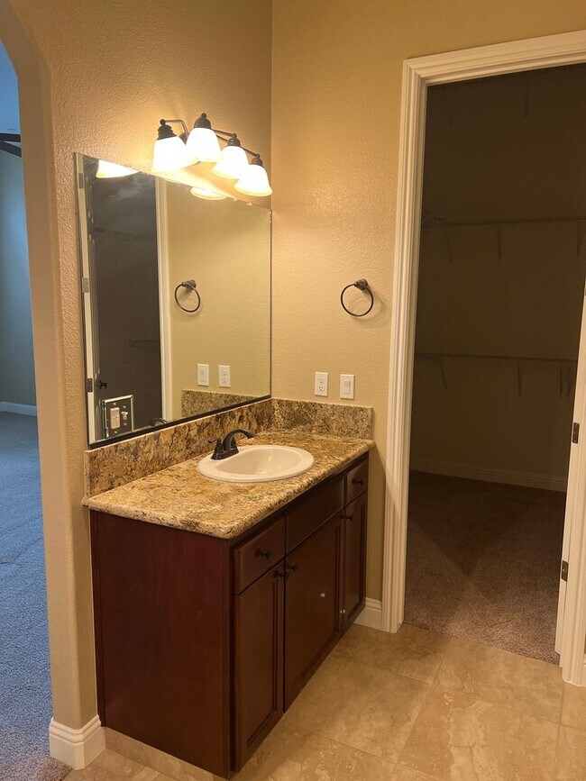 Building Photo - Beautiful Family Home