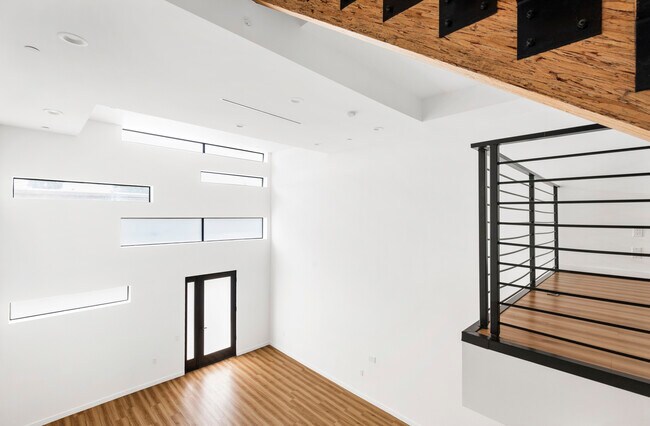 Building Photo - 10839 Kling St