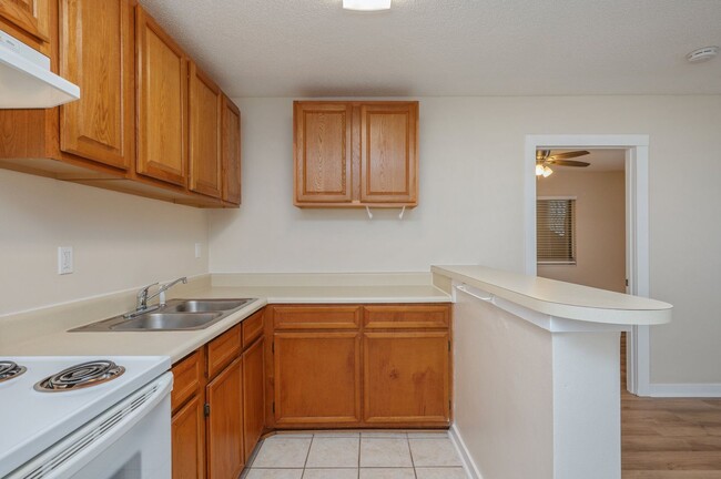 Building Photo - Cozy duplex in the heart of Niceville!