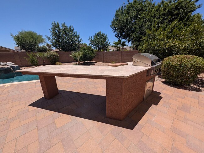 Building Photo - 4 Bedroom Home in the Kerby Estates Commun...