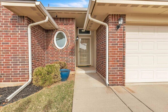 Building Photo - Lawn Care Included! 3 bed, 2 bath, 2 car