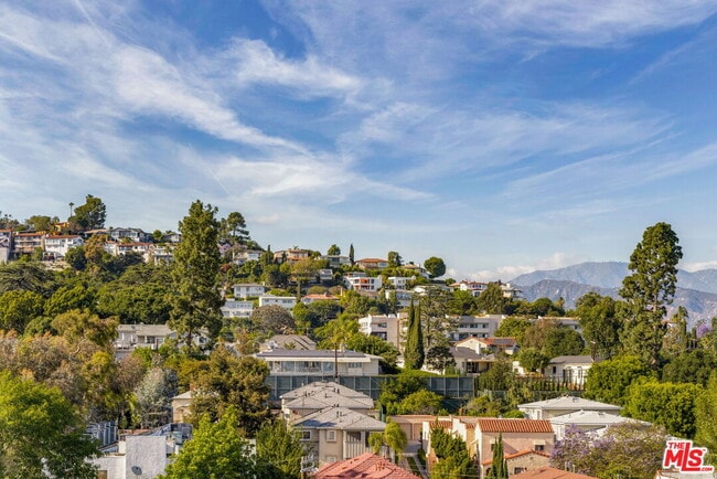 Building Photo - 4075 Los Nietos Dr