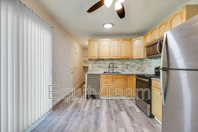 Building Photo - 9609 Helmsley Way